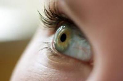 роговица глаза поражается при нехватке витамина е