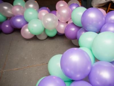 Как сделать декоративную колонну или арку из воздушных шаров для украшения праздника
