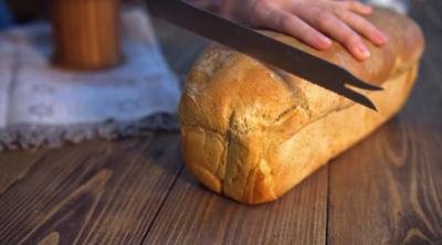 Чем опасен горячий хлеб